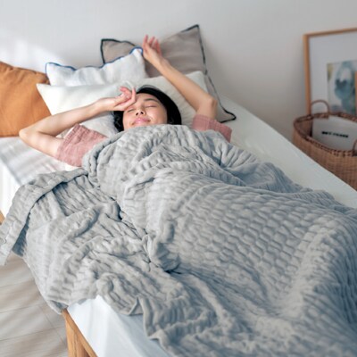 【ベルメゾン】朝まで気持ちよく眠れそう。カラダに寄り添うコットンケット 【毛布としても】